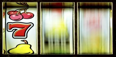 sgcwin77 live dealer blackjack and roulette on mobile device